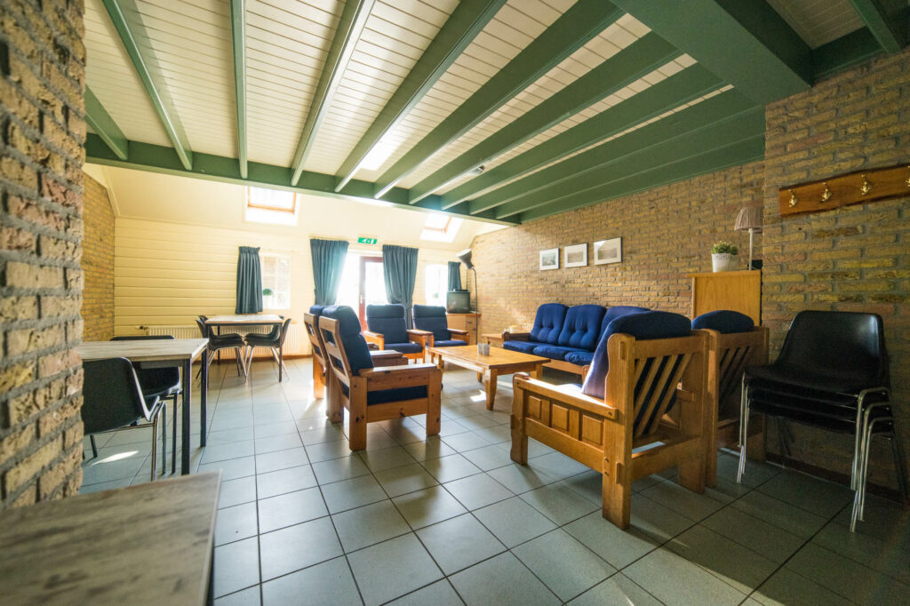 woonkamer van de groepsaccomodatie